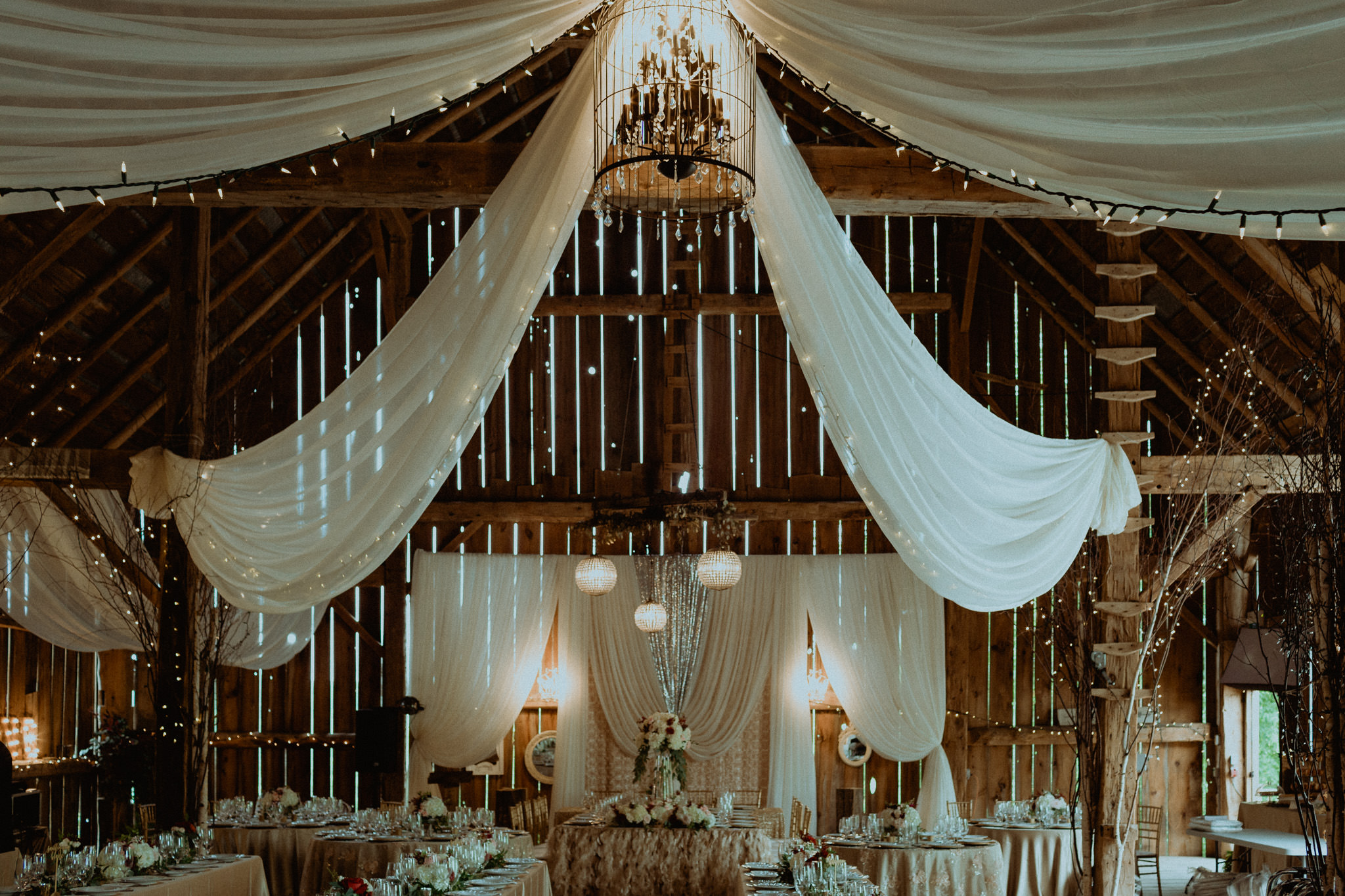 Century Barn indoor reception space detail and decor photos